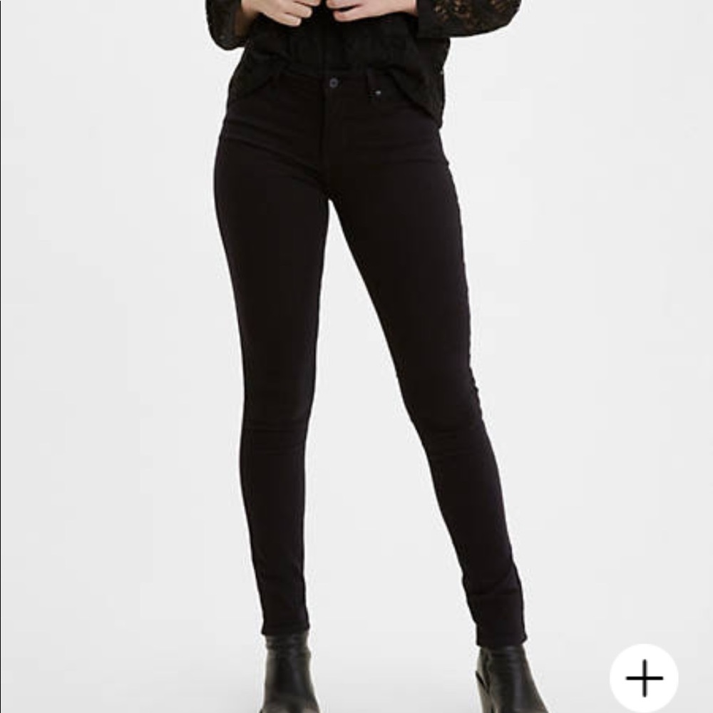 711 Skinny Levi’s black skinny jean